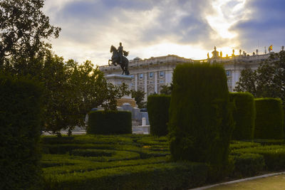 Statue of historic building against sky