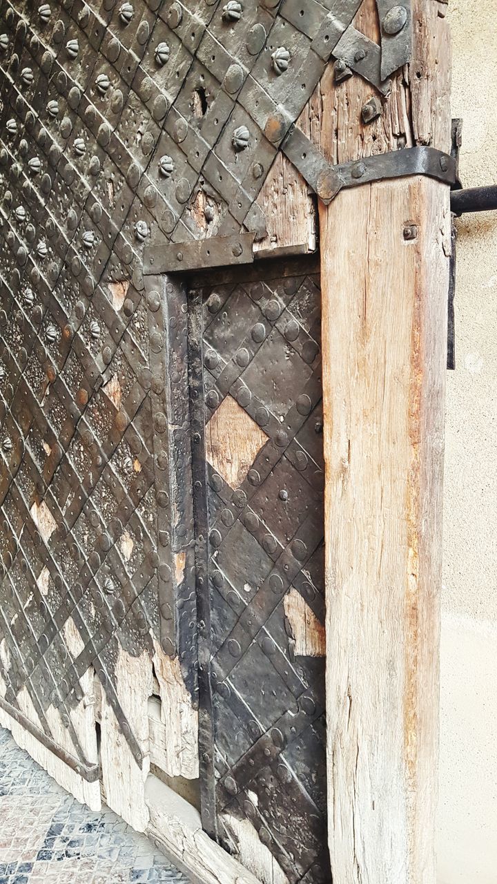 CLOSE-UP OF OLD WOODEN DOOR