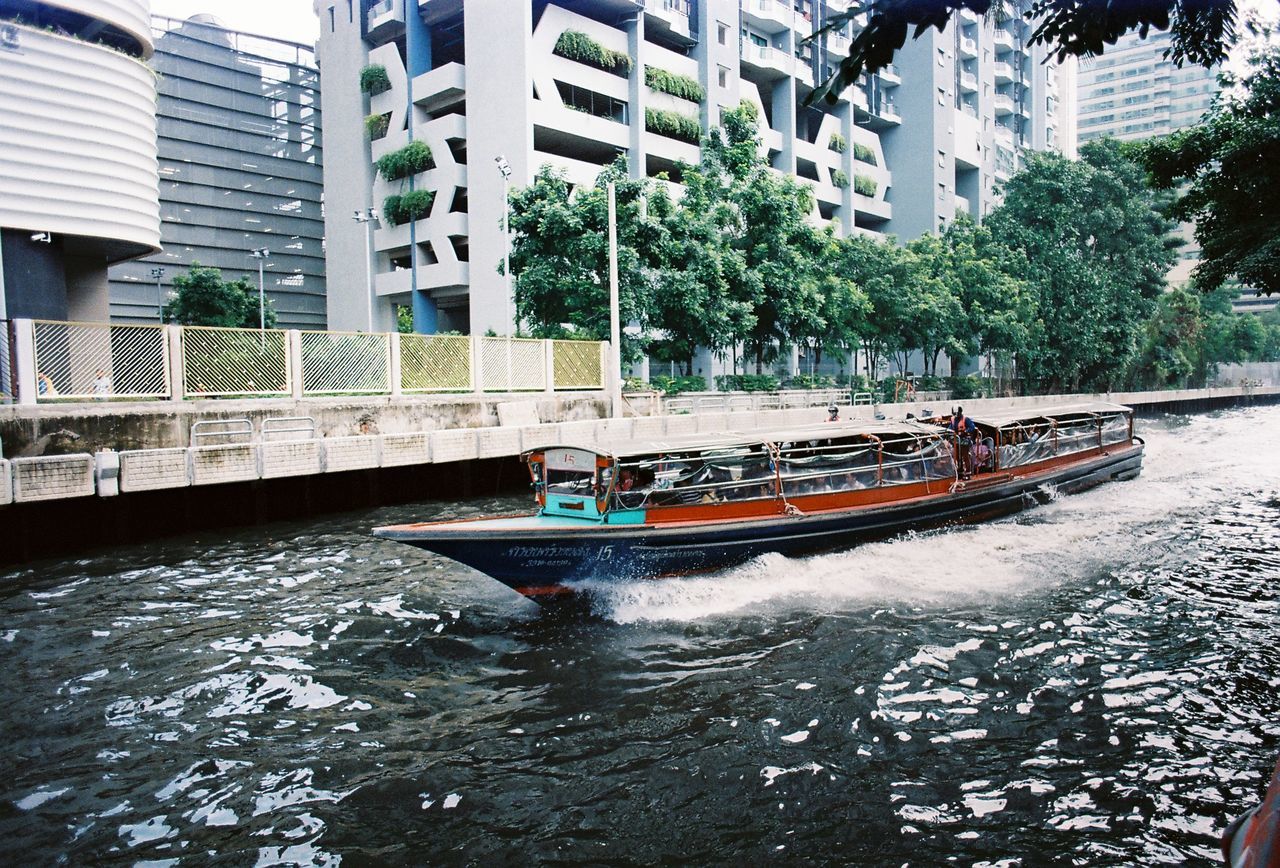 VIEW OF RIVER IN CITY