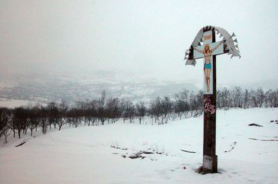 Scenic view of snow covered field against sky