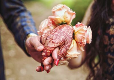 Midsection of woman holding seashell