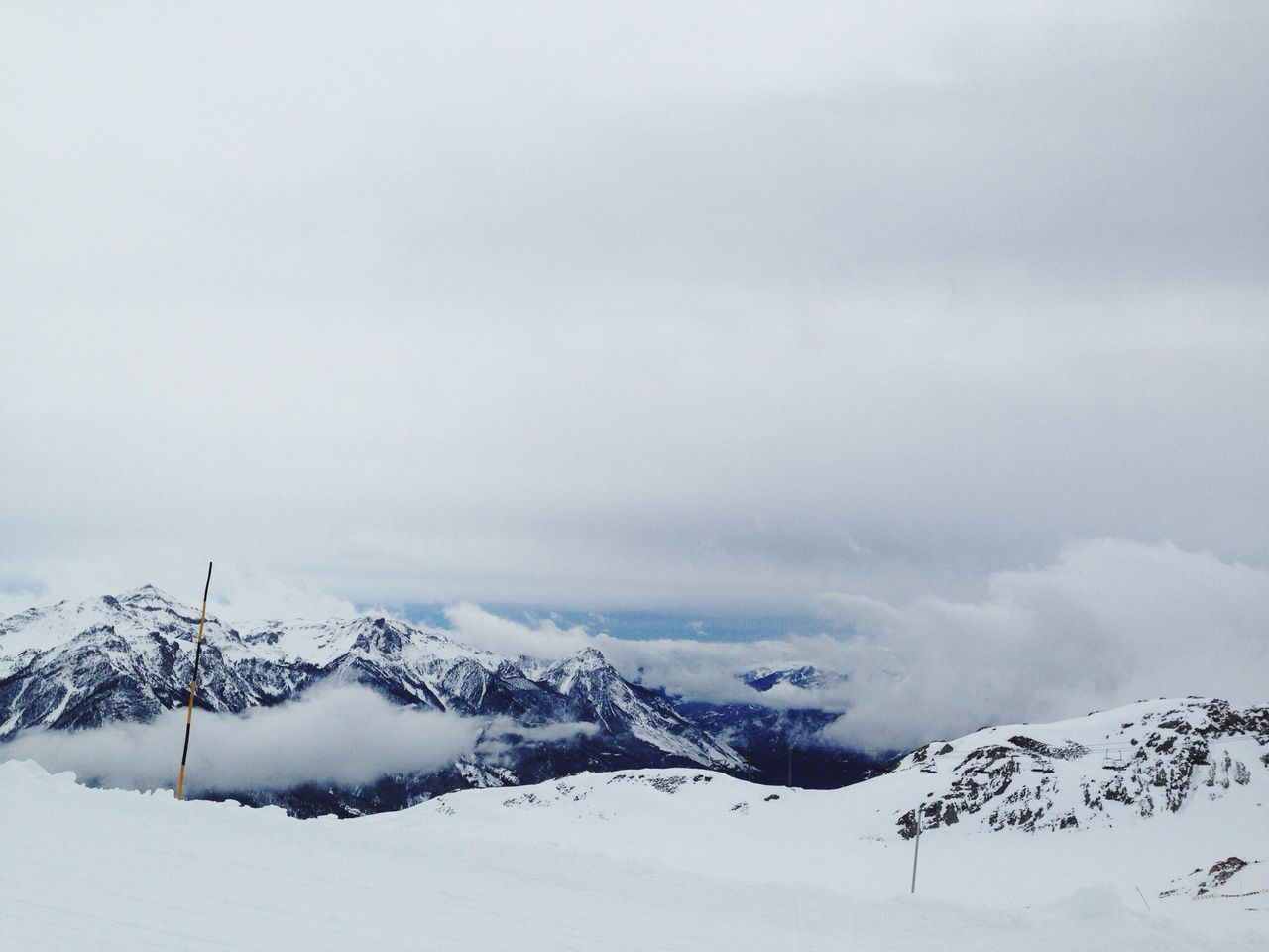 snow, winter, cold temperature, weather, season, covering, tranquil scene, tranquility, scenics, beauty in nature, mountain, landscape, sky, nature, frozen, white color, snowcapped mountain, snow covered, covered, non-urban scene