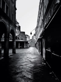 Narrow alley in city