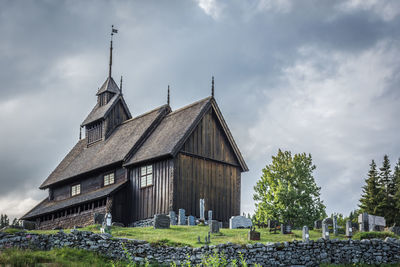  eidsborg stave church against sky