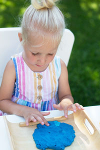 Full length of cute girl sitting outdoors