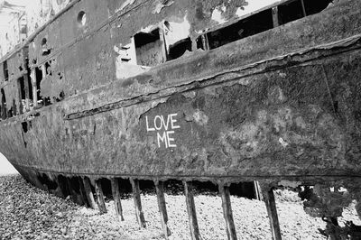 Text on old abandoned bus