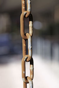 Close up of a rusty metal chain