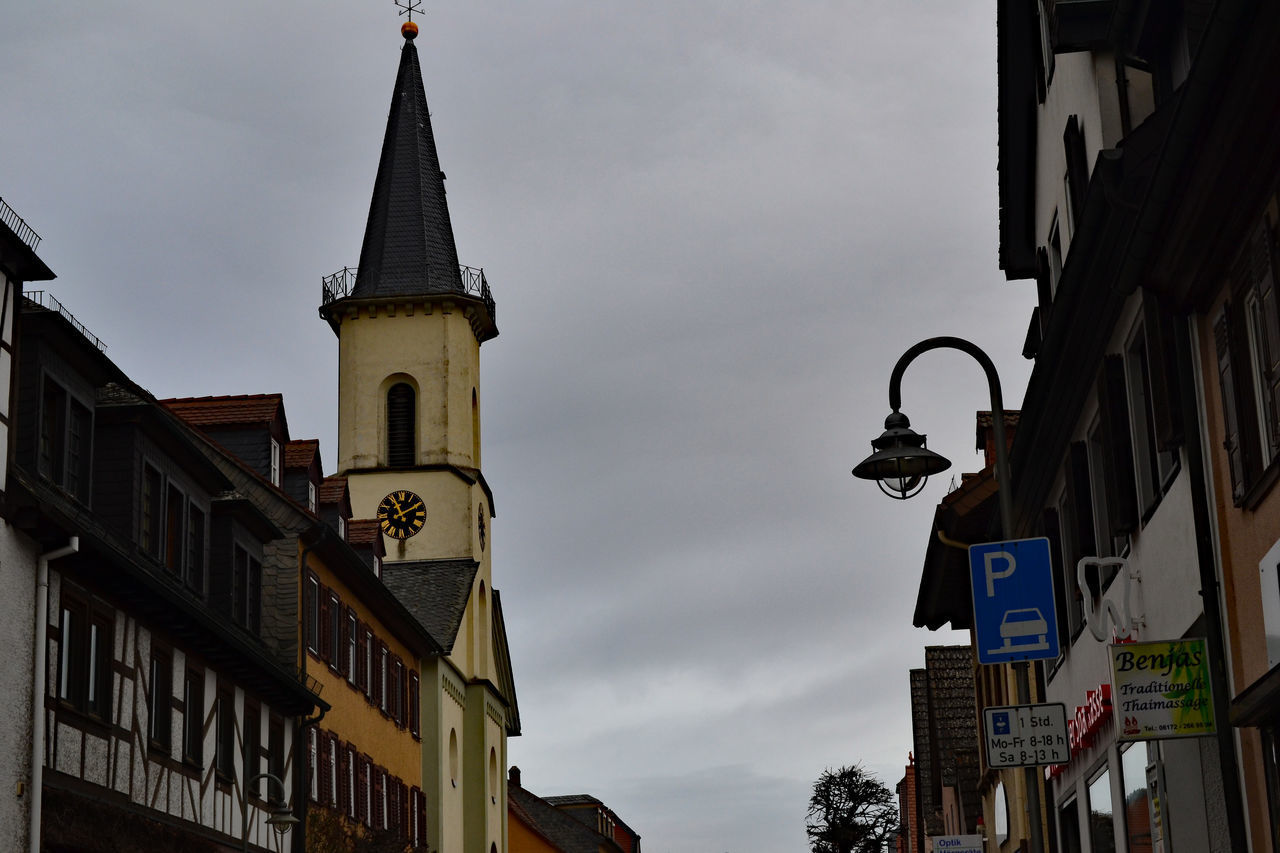 LOW ANGLE VIEW OF BUILDINGS AGAINST SKY