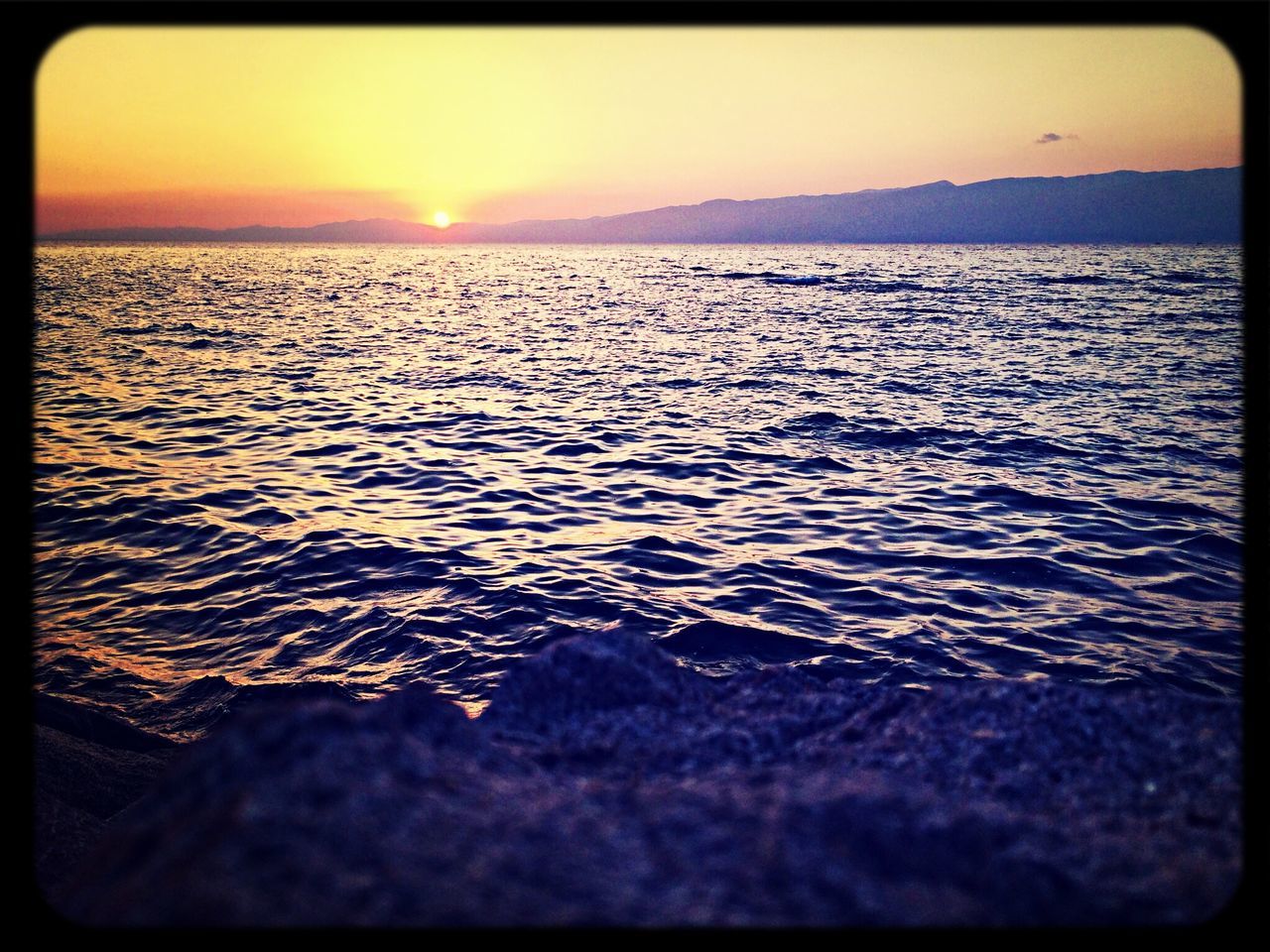 sunset, water, scenics, transfer print, sea, tranquil scene, sun, beauty in nature, tranquility, nature, auto post production filter, sky, idyllic, orange color, reflection, rippled, sunlight, horizon over water, beach, outdoors