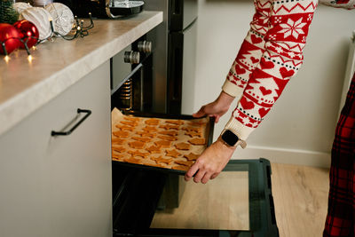 Cropped hand of man preparing food