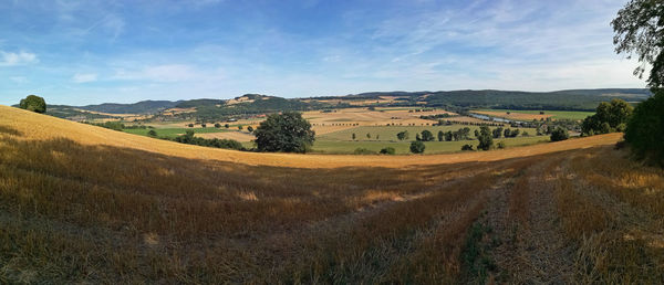 Landschaft mit fluss bei bevern in der nähe von polle.