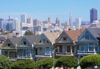 San francisco 5 ladies against skyline