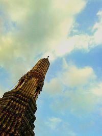 Low angle view of cloudy sky