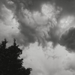 Low angle view of cloudy sky