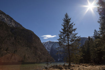 Lake königssee in berchtesgaden national park, bavaria, germany in autumn