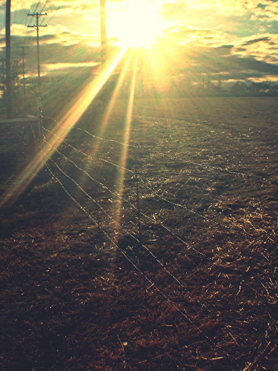 sun, sunbeam, sunset, lens flare, sunlight, tranquility, beauty in nature, tranquil scene, scenics, nature, landscape, sky, bright, field, idyllic, outdoors, no people, orange color, sunny, non-urban scene