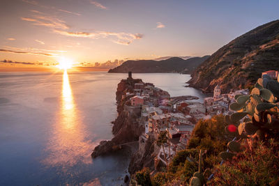 Sunset in beautiful vernazza, cinque terre, italy