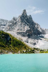 Panoramic view on the lake sorapis in dolomites