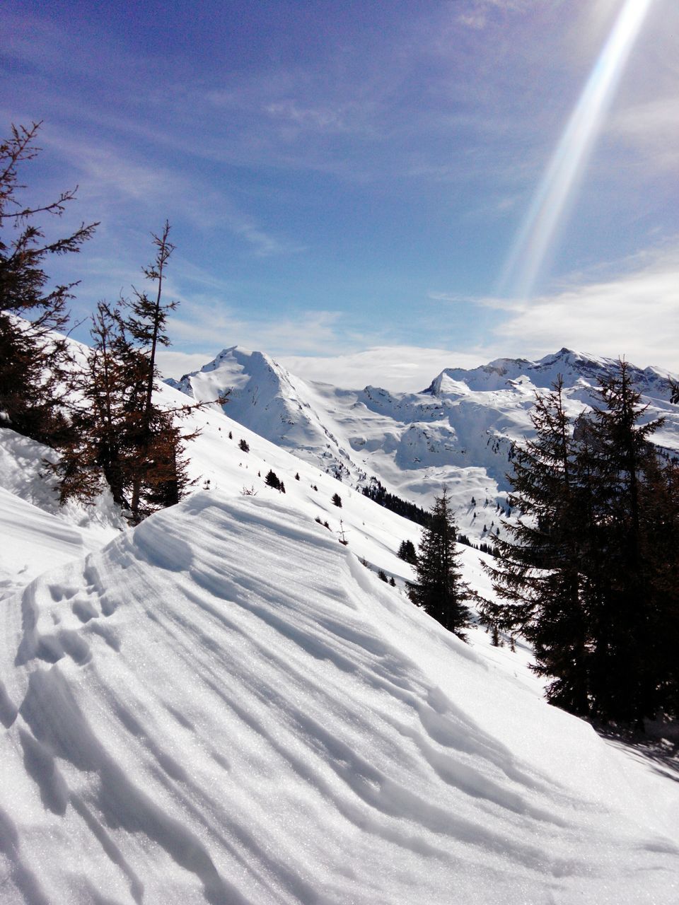 snow, winter, cold temperature, season, mountain, tranquil scene, tranquility, landscape, scenics, beauty in nature, weather, tree, sky, snowcapped mountain, covering, mountain range, nature, white color, sunlight, non-urban scene