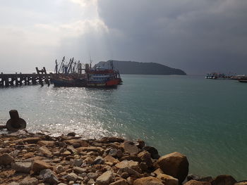 Scenic view of sea against sky