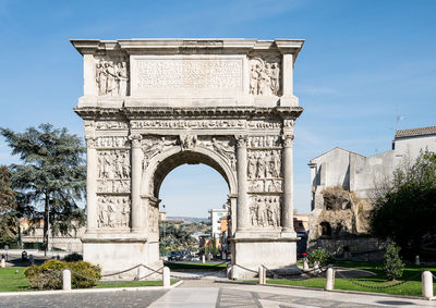 Historic arc