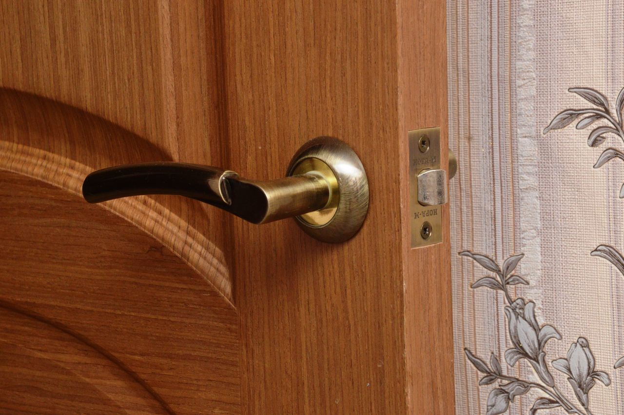 door handle, door, entrance, wood, security, protection, knob, doorknob, handle, no people, brown, closed, indoors, lock, metal, pattern, backgrounds, close-up, architecture, iron, front door, home interior