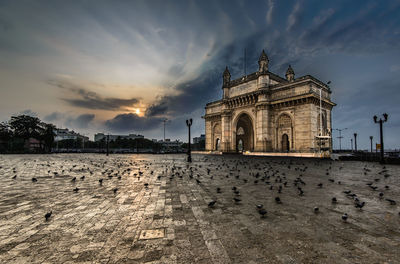 The gateway of india is a symbol that represents the colonization and the independence of india. 