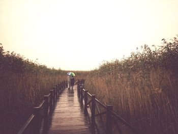 Couple moving on boardwalk