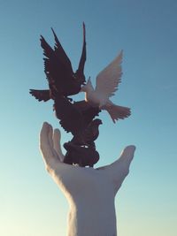 Hand of peace monument against sky