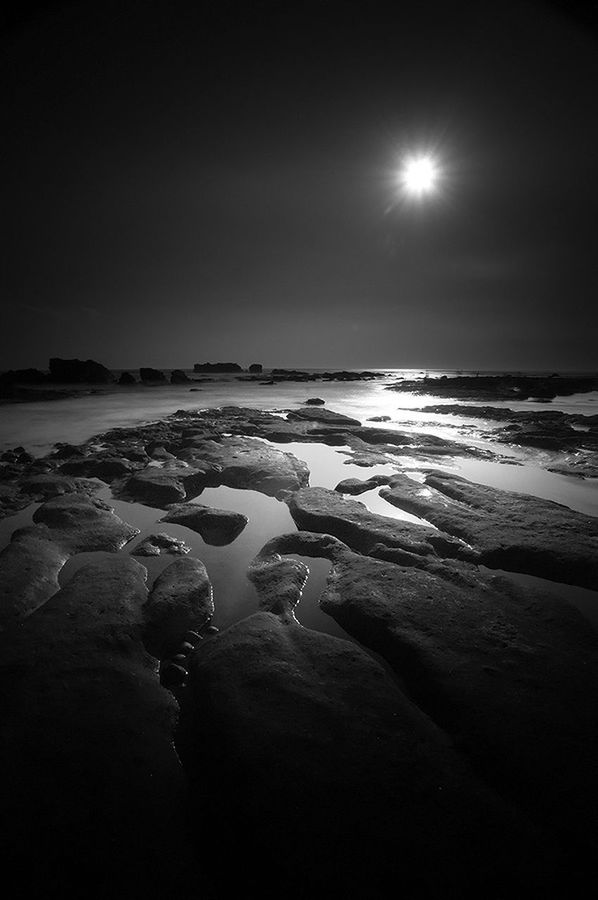 sea, water, beach, sun, tranquil scene, tranquility, scenics, horizon over water, beauty in nature, shore, sky, nature, sunlight, reflection, idyllic, wave, sunbeam, sand, lens flare, rock - object