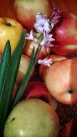 Full frame shot of apples