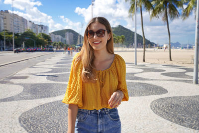 Fashion girl on copacabana beach promenade, rio de janeiro, brazil