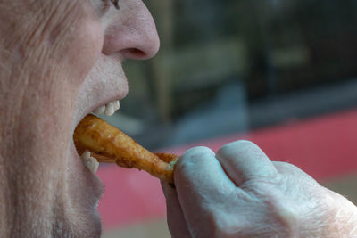 Close-up of hand holding apple