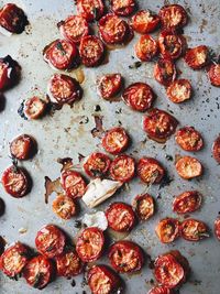 Close-up of tomatoes in baking sheet