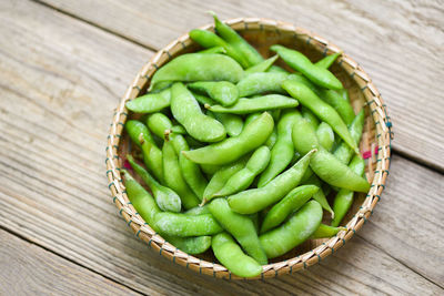 Close-up of green peas