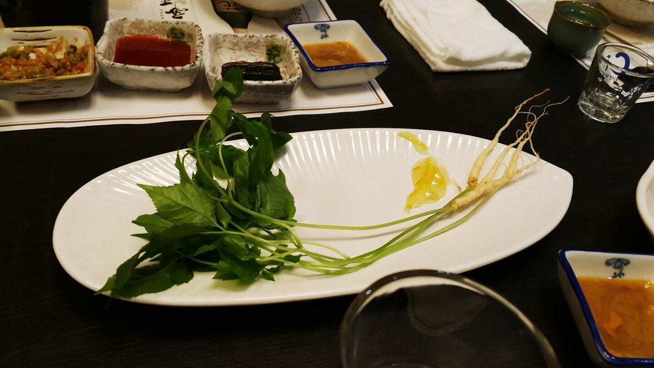 CLOSE-UP OF FOOD ON TABLE