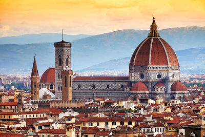 Florence basilica surrounded by old residential buildings