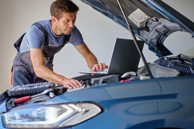 Man repairing car