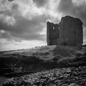 Old ruin building against sky