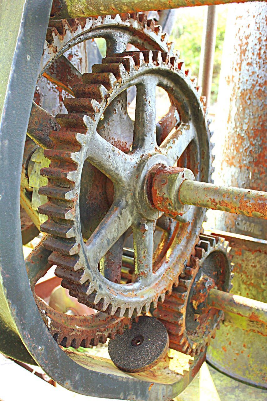 CLOSE-UP OF RUSTY WHEEL IN CONTAINER