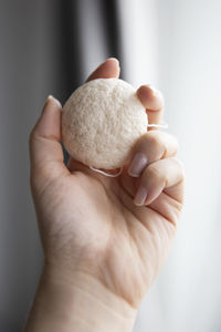 Close-up of hand holding apple