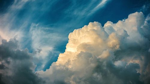 Low angle view of cloudy sky
