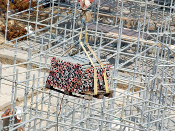 Scaffolding components transported by crane