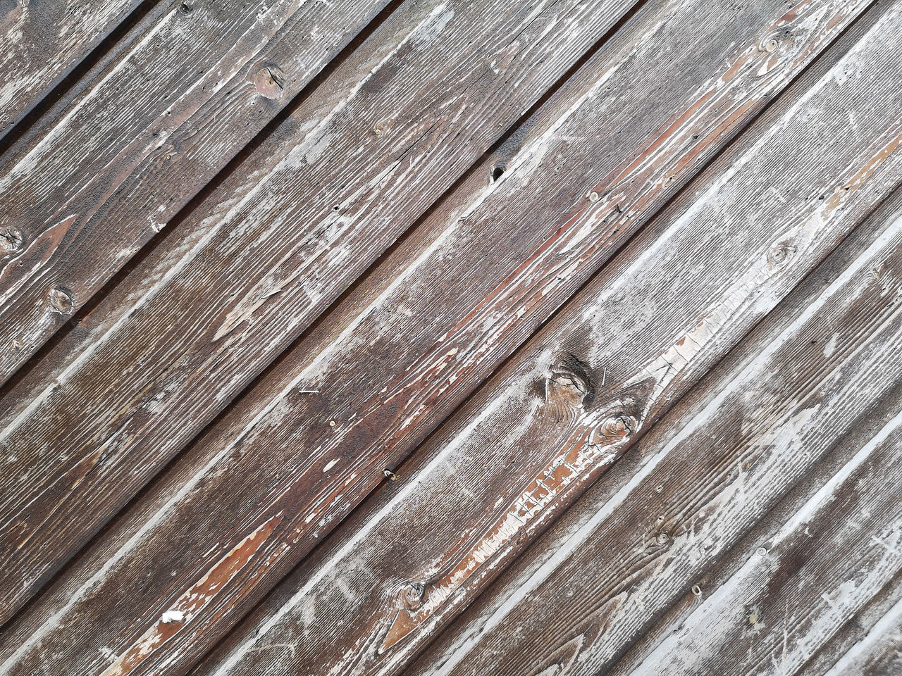 FULL FRAME SHOT OF WOODEN PLANKS