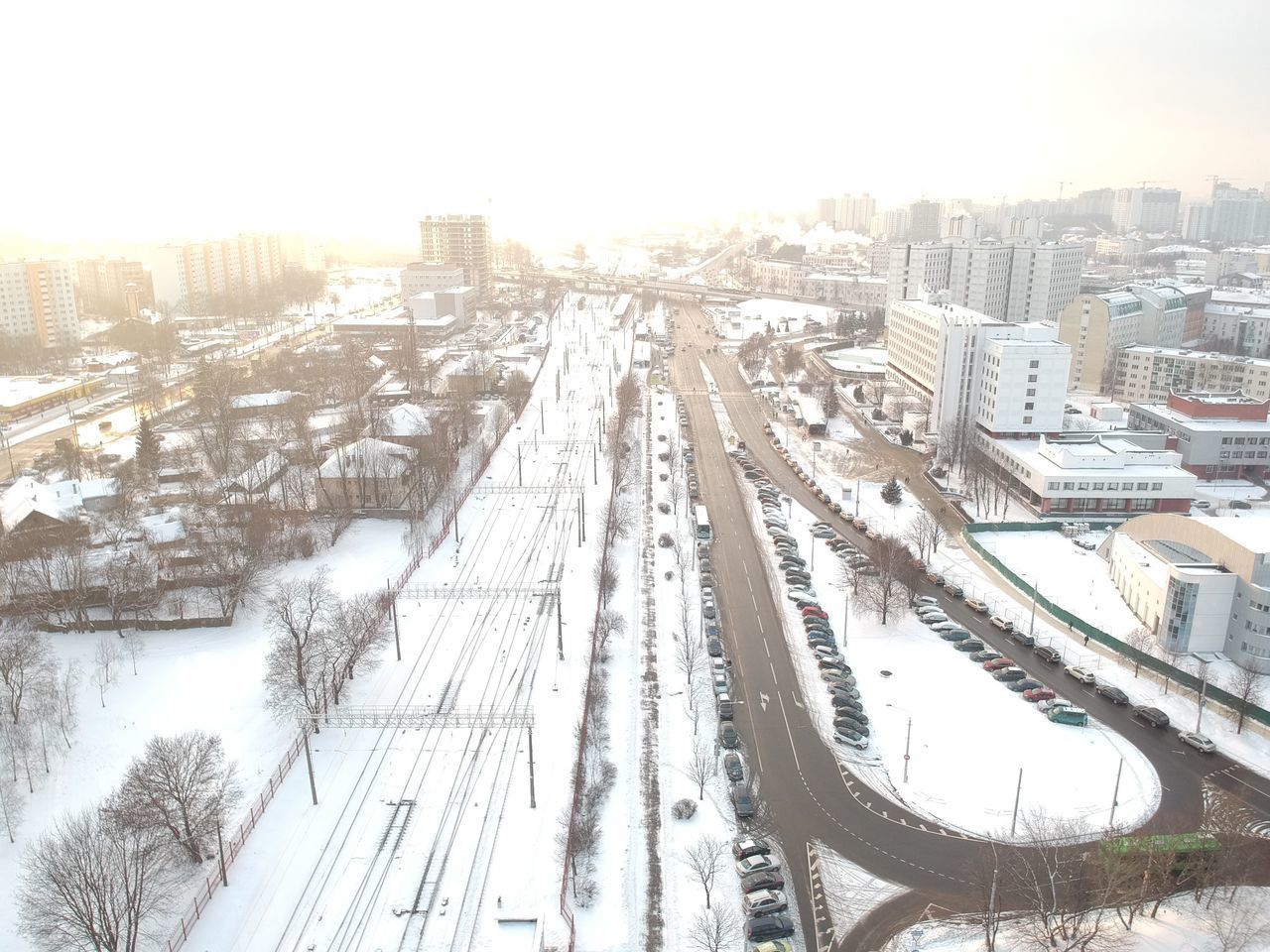 HIGH ANGLE VIEW OF SNOW COVERED BUILDINGS IN CITY