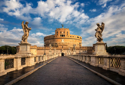 Statue of historic building against cloudy sky