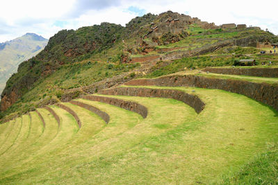 Ancient inca agricultural terraces at pisac archaeological site, sacred valley, cusco region, peru