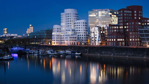 Beautiful view of the gehry buildings at düsseldorf's media harbor at night