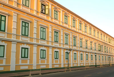 Stunning neoclassical side facade of the ministry of defence headquarters of thailand, bangkok