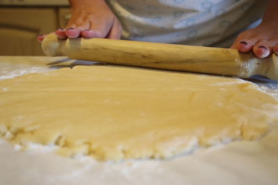 Midsection of woman preparing food in kitchen